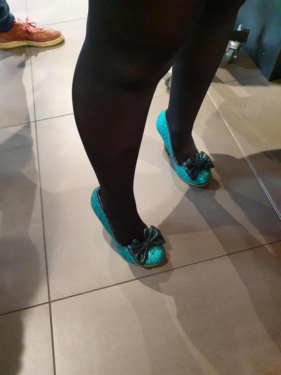 Irish_in_France's tweet photo. Getting into the #StPatricksDay spirit at Le Carré d'Encre - Irish in France goes green thanks to calligrapher Sandrine Faby, merci! (Et très belles chaussures 💚☘️💚)
#StPatrickEnVert https://t.co/SjeVaM8lEd