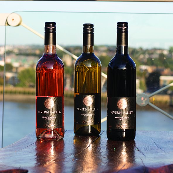 EBM_UK's tweet photo. A glass of one of these might be needed to WINE down this weekend. One question... Rose, White or Red?

#wine #englishwine #winedown #bar #weekend https://t.co/WdVe1HIUkQ