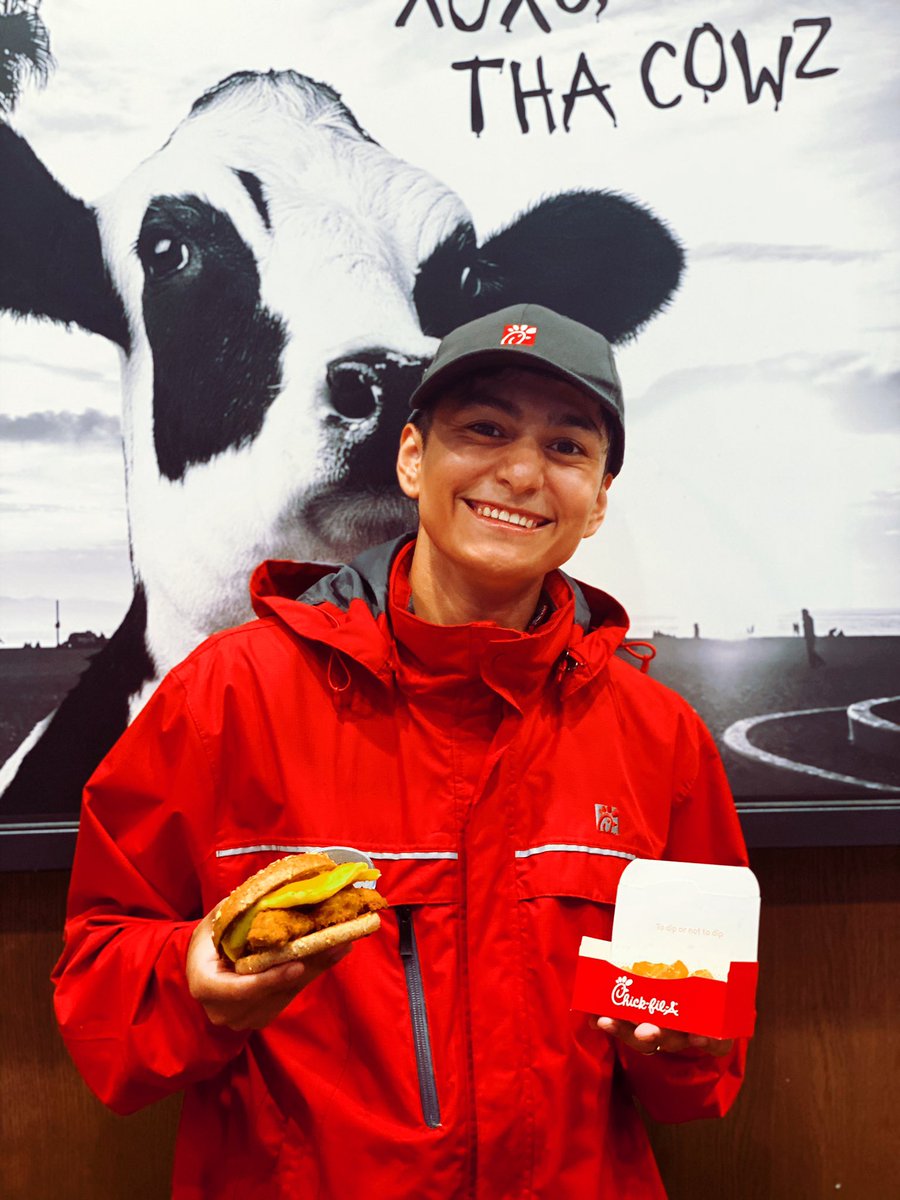 cfapasadena's tweet photo. Breakfast satisfaction brought to you by our delicious Chicken Egg &amp; Cheese Bagel and hash-browns of course🤤🧀❤️ https://t.co/jOlfGTm2ob