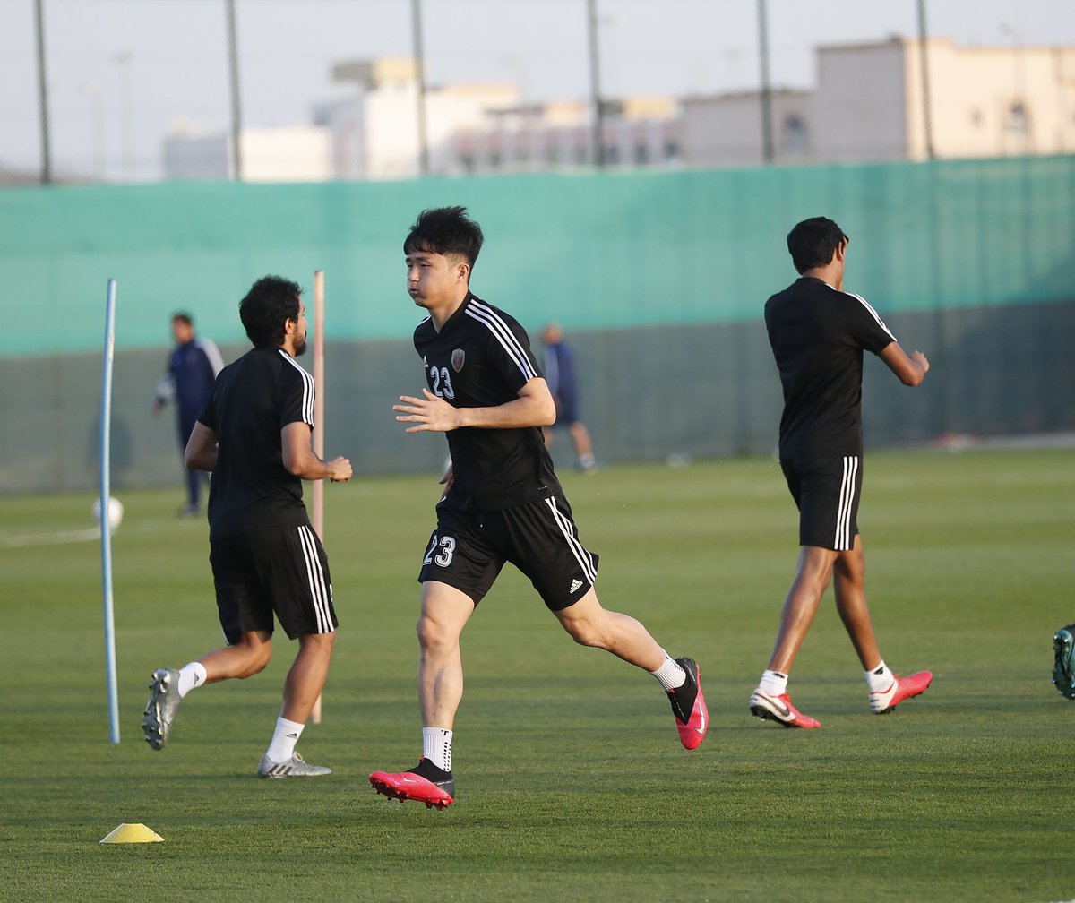 mnbralwahda's tweet photo. العنابي يجري مرانه الرئيسي قبل مواجهة الظفرة مساء السبت في الجولة 19 من دوري الخليج العربي 🇱🇻💪

#WHDFC
#منبر_الوحدة https://t.co/aumb0XDK7T