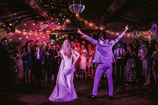 MattTylerPhoto's tweet photo. Proper first dance vibes from Anna + James. Power stance or what?! 😁♥️ https://t.co/wOZ0cDRTeW https://t.co/93cHZnEyXr