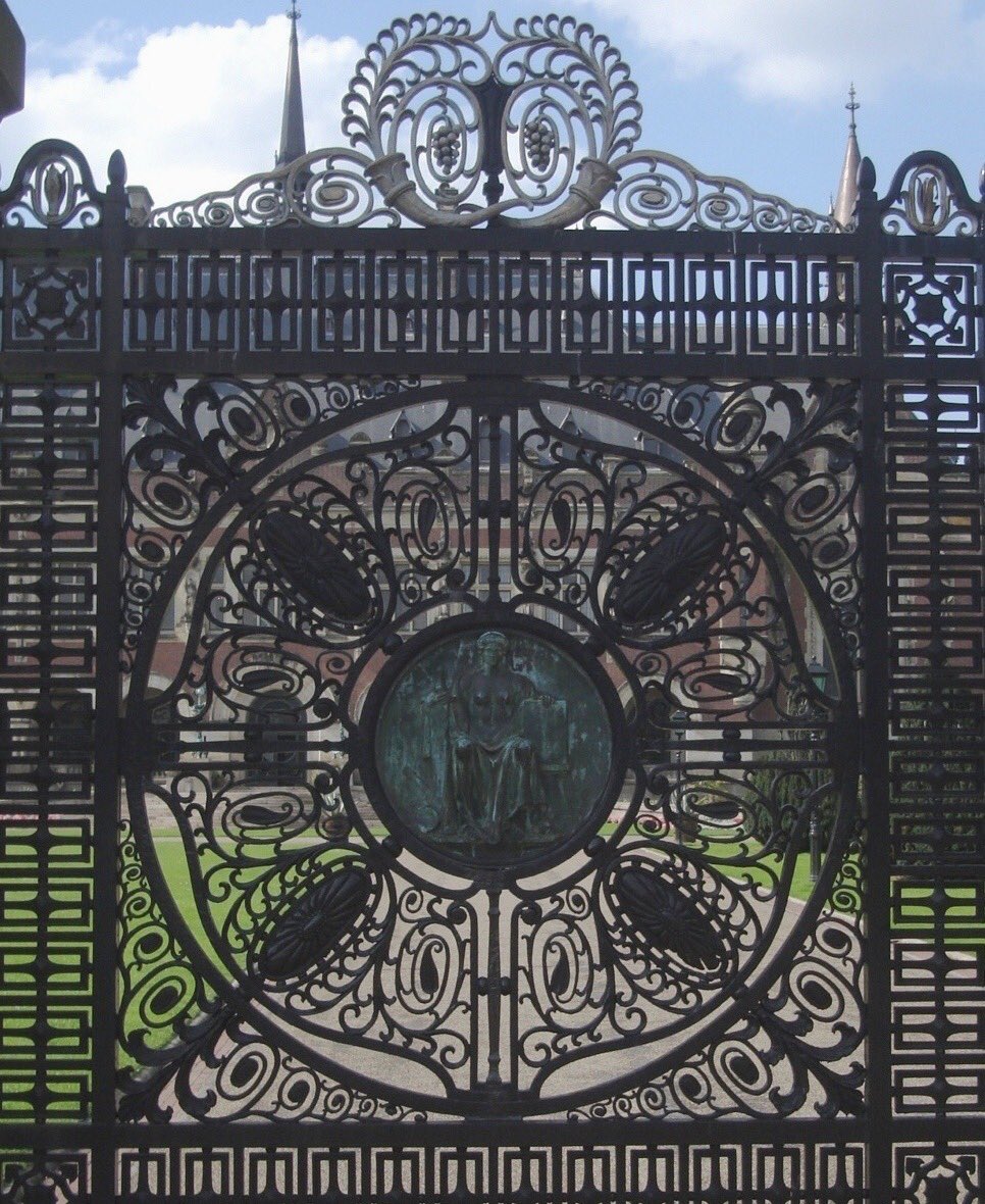 PeacePalace's tweet photo. Due to the coronavirus (COVID-19) and national government measures, the Visitors Centre and the Library of the Peace Palace are closed to the public until and including 31 March 2020. Our apologies for any inconvenience caused. https://t.co/SNZ8nmGfpH