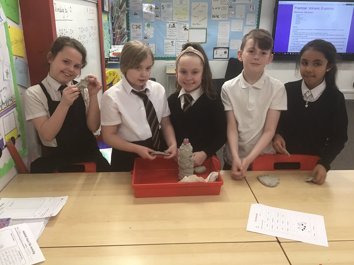 StMarksPrimary1's tweet image. P5 have been exploring how some mountains are formed. They loved creating their own volcanoes and watching them erupt. #BritishScienceWeek2020 #StMarksSTEM #ERCSTEM