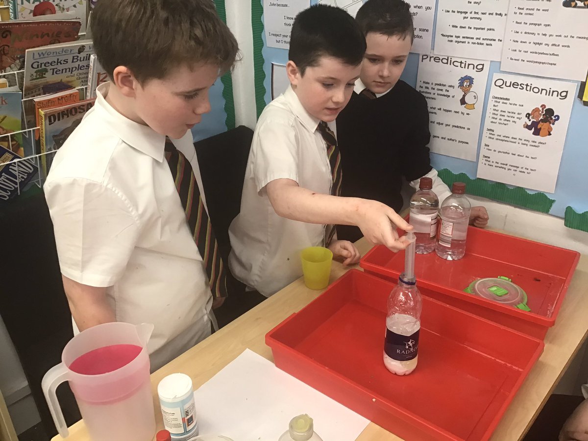 StMarksPrimary1's tweet image. P5 have been exploring how some mountains are formed. They loved creating their own volcanoes and watching them erupt. #BritishScienceWeek2020 #StMarksSTEM #ERCSTEM