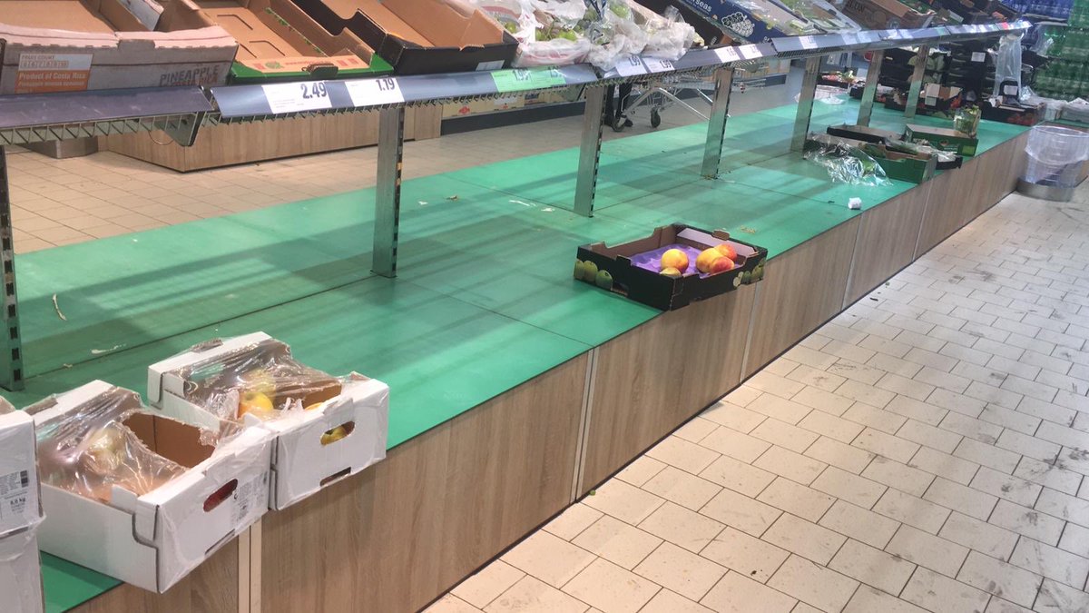 Finowkanal's tweet image. Normaler Freitagnachmittag #rauschkauf @lidl jetzt noch schnell #Fischfutter &amp;amp; #Katzenkonserven einpacken