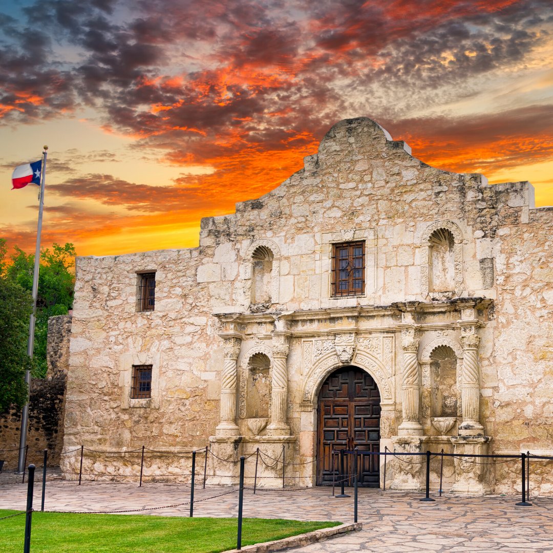 Sheraton_Gunter's tweet photo. Centrally located on Alamo Plaza in downtown San Antonio, the Alamo features interactive tours and exhibits and hosts reenactments of the Texas Revolution. #VisitSanAntonio https://t.co/E7RDflnEAO