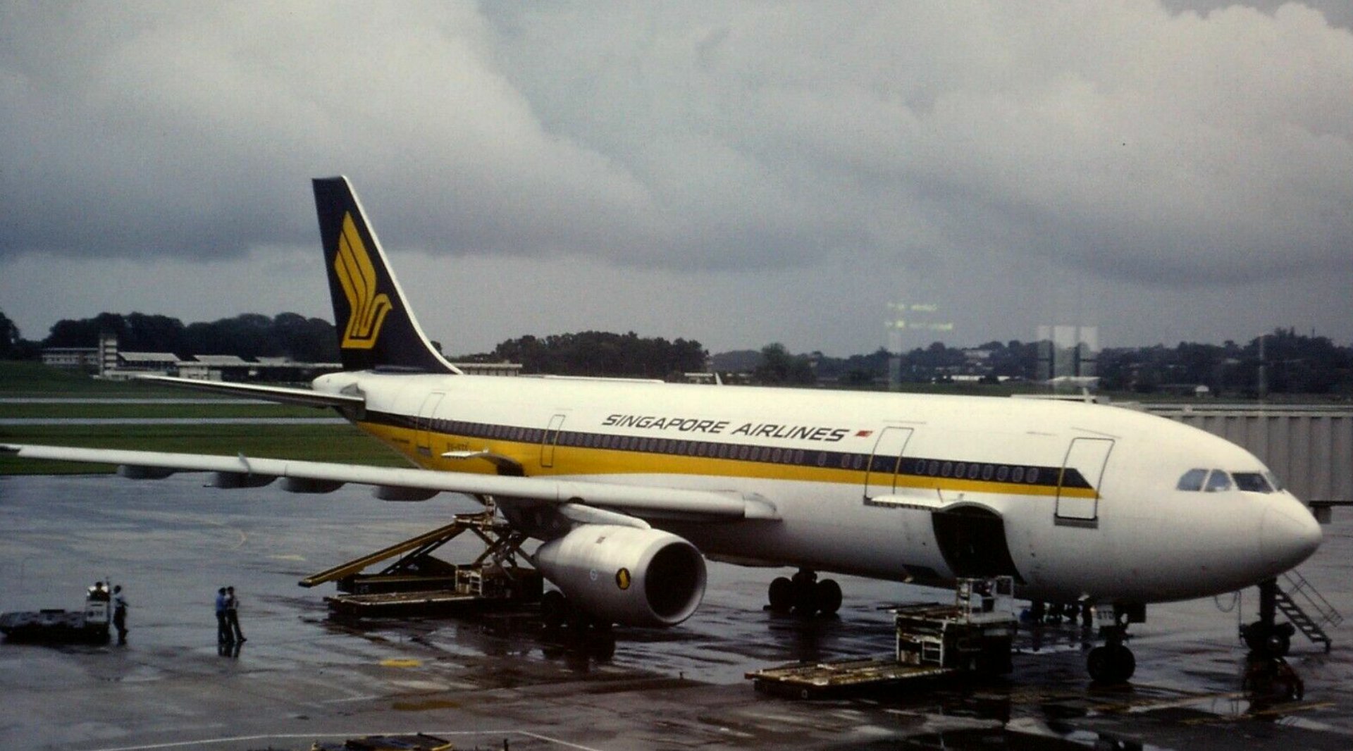 Singapore Airlines A300-B4 未組立キット 7447901_orig.jpg
