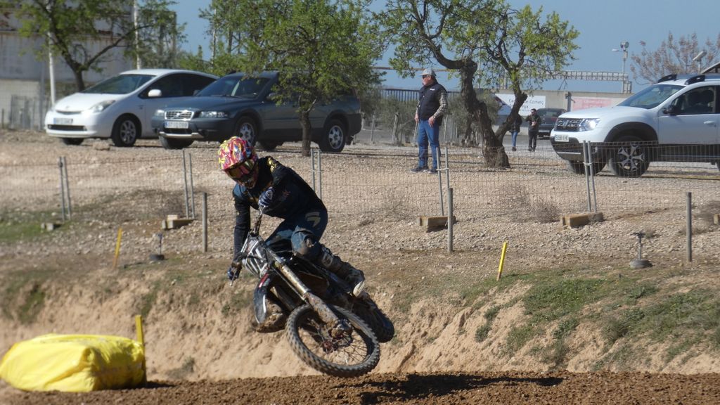 Enric Vendrell, piloto del equipo Kronos, participó en el Campeonato de Cataluña de Motocross el 8 de marzo en el circuito Montperler de Bellpuig. Enric demostró su destreza sobre las dos ruedas y logró la 4ª posición en la categoría MX1, ascendiendo a la 2ª posición general 🙌
