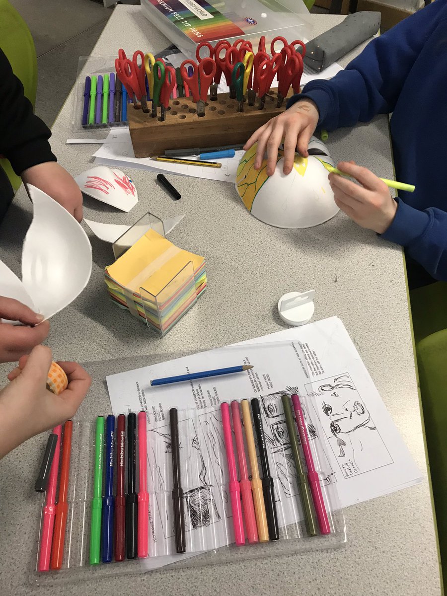 McTernan1971's tweet image. Story boarding our film “Holly makes a friend” and Protesting against environmental issues @YsgolY @Arts_Wales_ today! #BugArmy #Oracy #Literacy #Storytelling #Confidence #Listening #CreativeArts #LeadCreativeSchools 🐝🐞🦋🐛