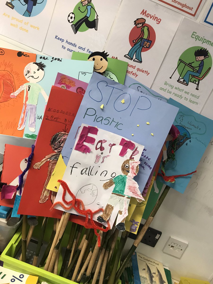 McTernan1971's tweet image. Story boarding our film “Holly makes a friend” and Protesting against environmental issues @YsgolY @Arts_Wales_ today! #BugArmy #Oracy #Literacy #Storytelling #Confidence #Listening #CreativeArts #LeadCreativeSchools 🐝🐞🦋🐛