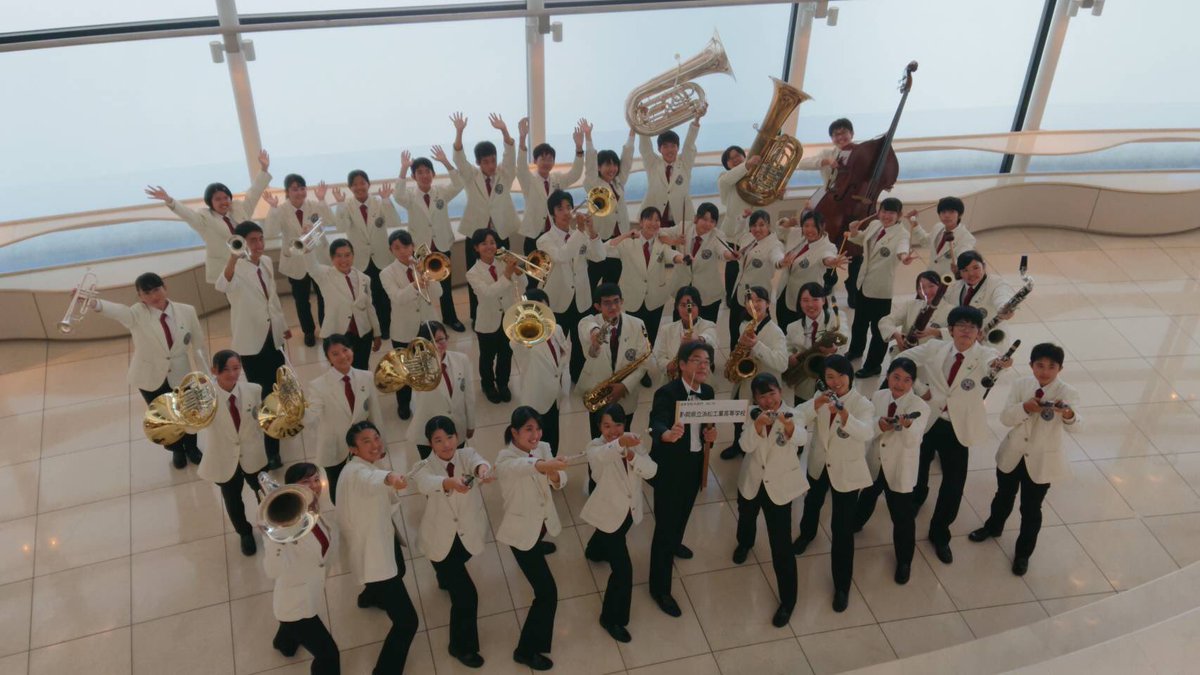 hamakou_sui's tweet photo. 中学3年生の皆さん、合格おめでとうございます！
我が部は、とにかく部員同士の仲が良くノリが良く個性豊かな仲間ととても楽しい日々を過ごせます✨
人数が多い分、���校生活のことを同じ科の先輩に聞いたりできます👍
最高の浜工ライフを私たちと過ごしませんか？
部員一同心よりお待ちしております！ https://t.co/uKyZjRBnhf