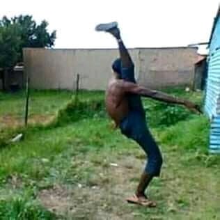 NompiloMazibuk0's tweet photo. #SihlukanisaKwasani khuphuka lapho https://t.co/XzPshO6asN