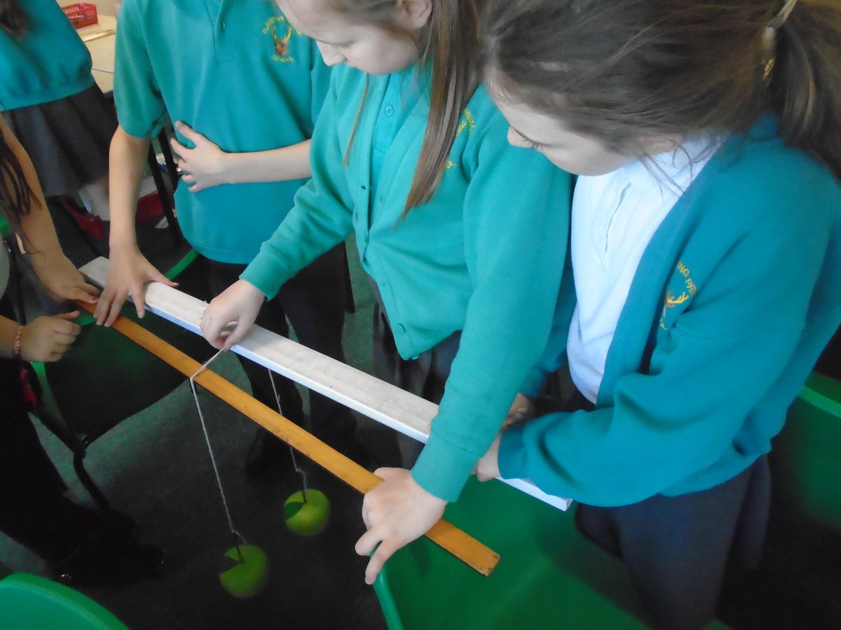 ClaveringTS27's tweet image. #6JB In Science, we created several different gravity experiments. We also conducted some experiments where we were 'defying gravity'.🍎