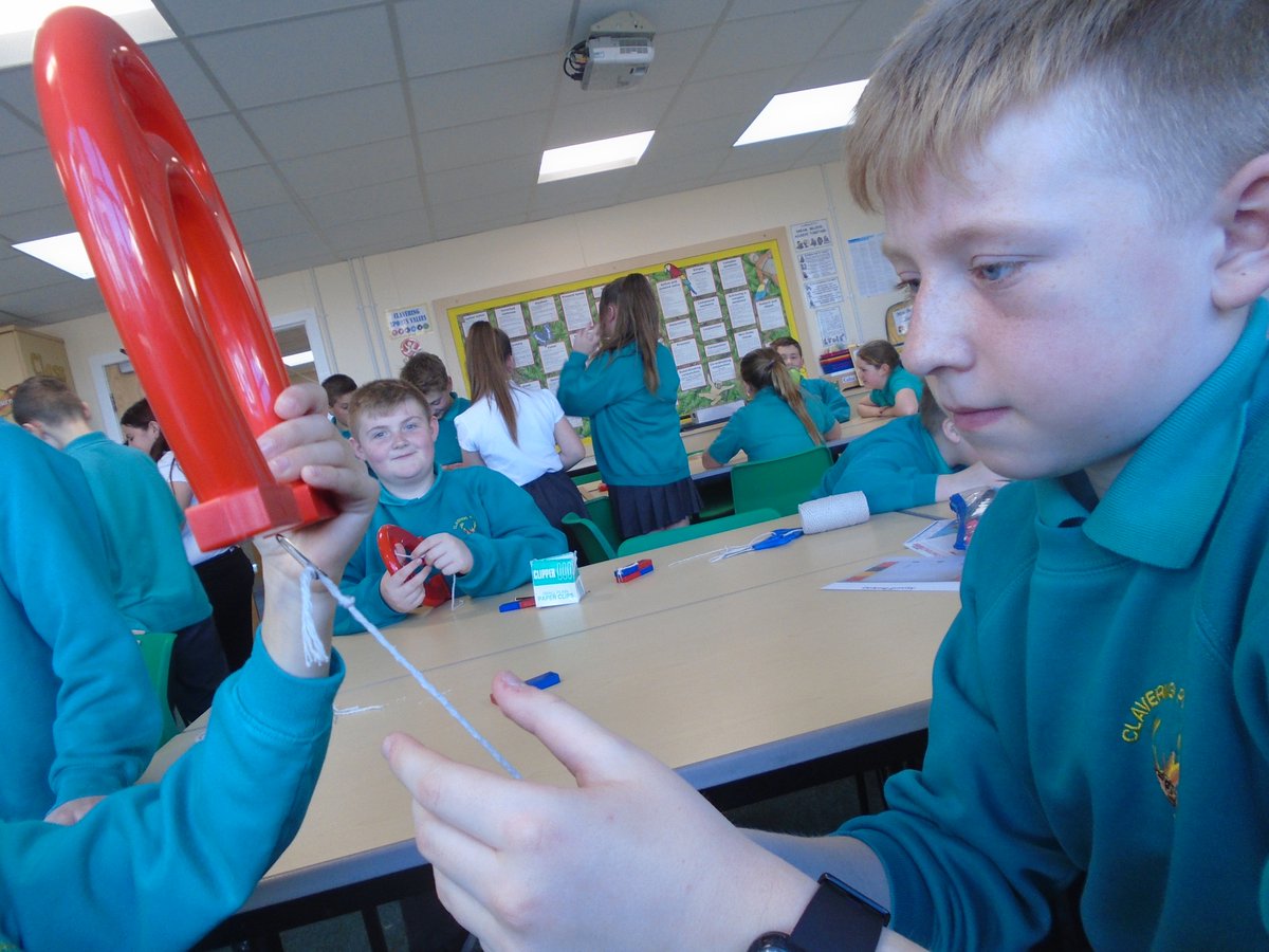 ClaveringTS27's tweet image. #6JB In Science, we created several different gravity experiments. We also conducted some experiments where we were 'defying gravity'.🍎