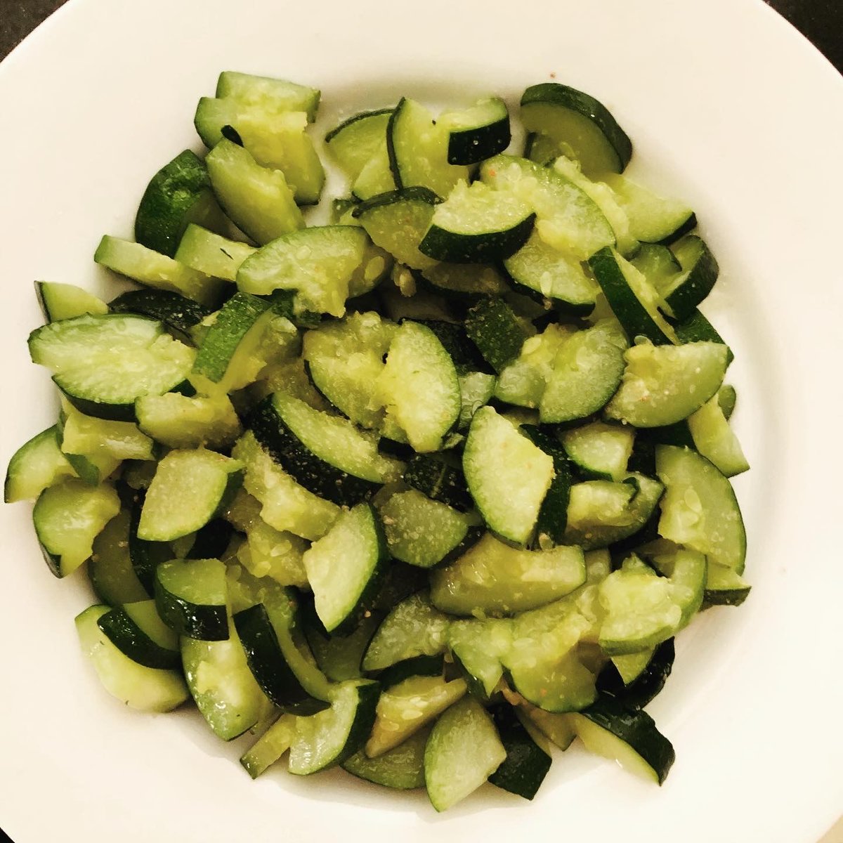 TaraMarie_Live's tweet photo. Even though #zucchini didn’t make the Environmental Working Group’s current Dirty Dozen list, #EWG advises people who want to avoid #GMO crops to purchase organically grown produce. It costs more money but my belief is that you pay for health now or you’ll pay for disease later. https://t.co/BaHQcyP9o9