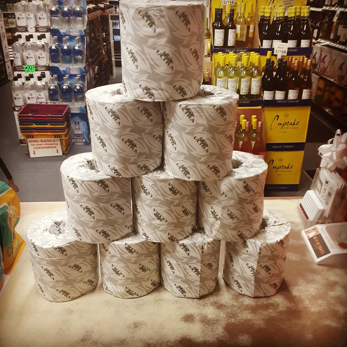 DepotPackage's tweet photo. Here at Depot Package We understand that these are trying times. We want to help! Now offering 1 free roll of TP with every $50 purchase. *While supplies last. 😉😉 And we are keeping the Paper Towels for us to keep the store clean CONSTANTLY 😁 https://t.co/ORAdnK30xn