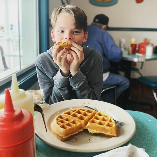 dotsdinernola's tweet photo. Things are a little crazy in the world right now, but I’m still here cooking up good food for cute kids and anyone else who’s hungry. 😊 Hope to see y’all soon! https://t.co/de0efxZtDl https://t.co/XFEWCUeHJG