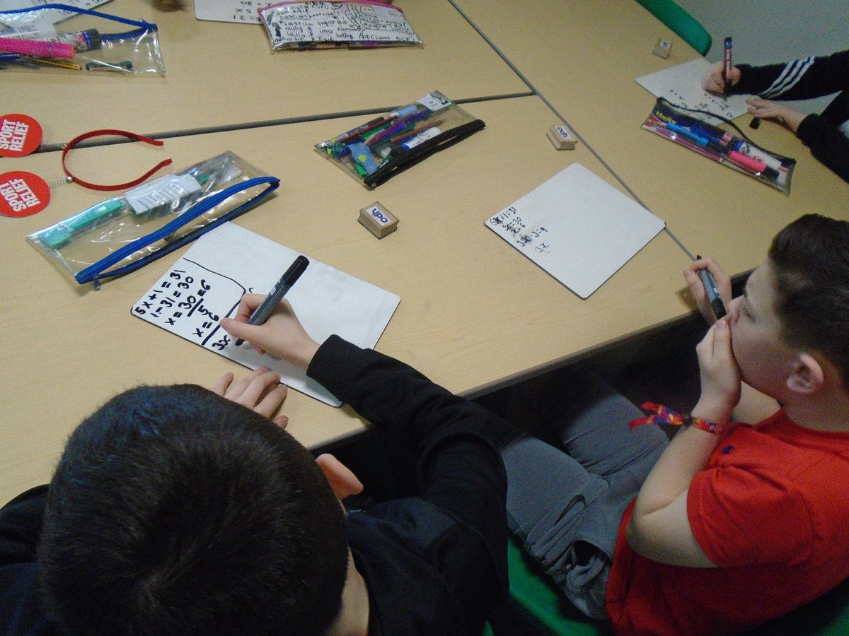 ClaveringTS27's tweet image. #6CP and #6JB trying some tricky two-step algebra problems in Maths