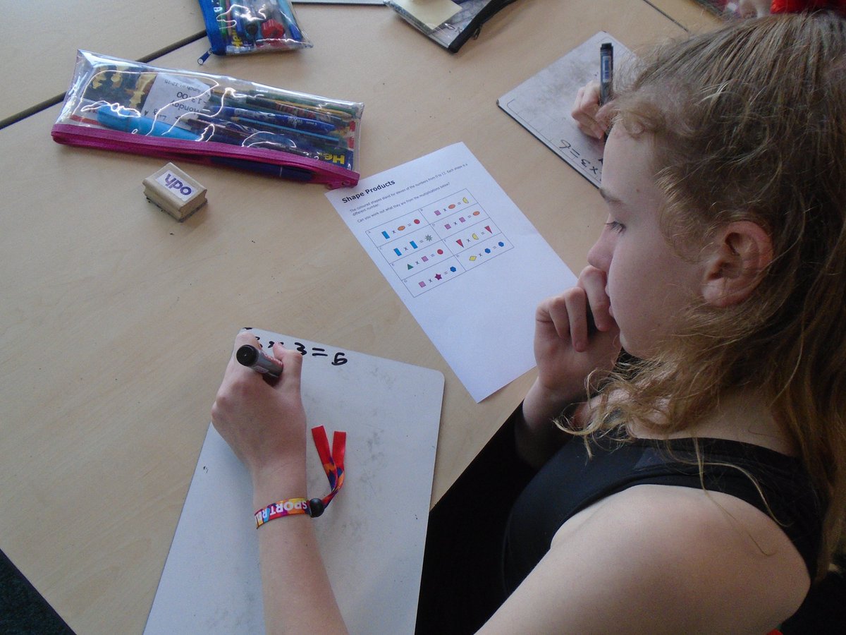 ClaveringTS27's tweet image. #6CP and #6JB trying some tricky two-step algebra problems in Maths