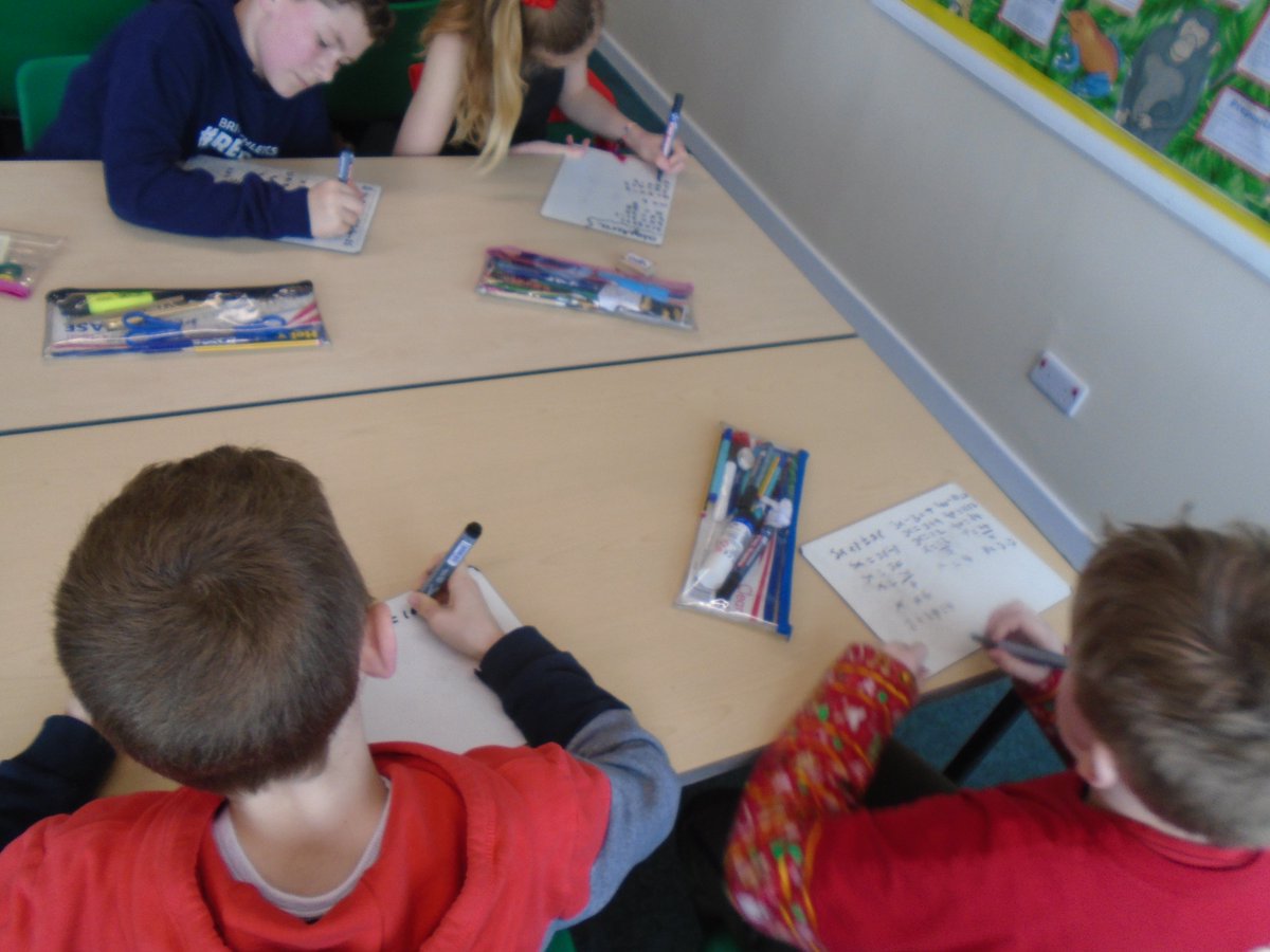 ClaveringTS27's tweet image. #6CP and #6JB trying some tricky two-step algebra problems in Maths