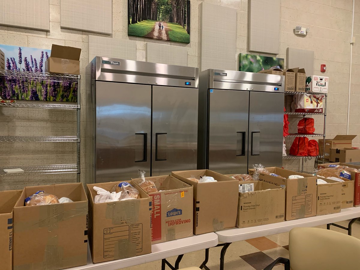 ShannonJarrott's tweet photo. OSU spring break extended, but CSW field students are distributing Food Satellite orders to FFLL families. Grateful for continuity in time of much change! @FFLLOHVA @osucsw https://t.co/d2LdsMYVxi