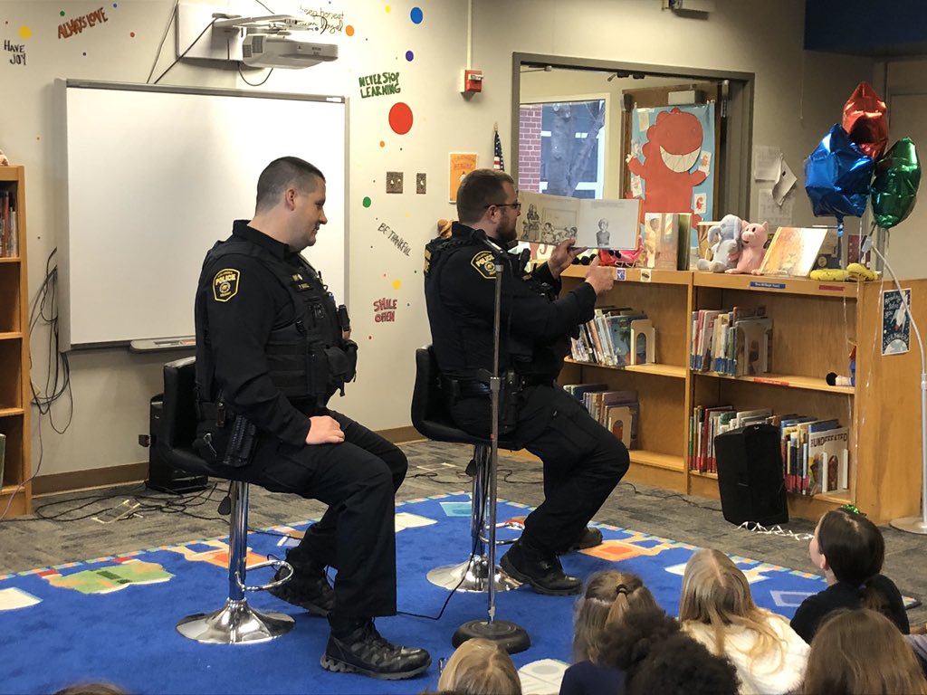 AmyMckinzie's tweet photo. Thank you officer Shull and Patton for being our 5th celebrity readers today from @ColumbiaPDSC
#readingwiththestars
#wearerbe https://t.co/IVqdx62h8X