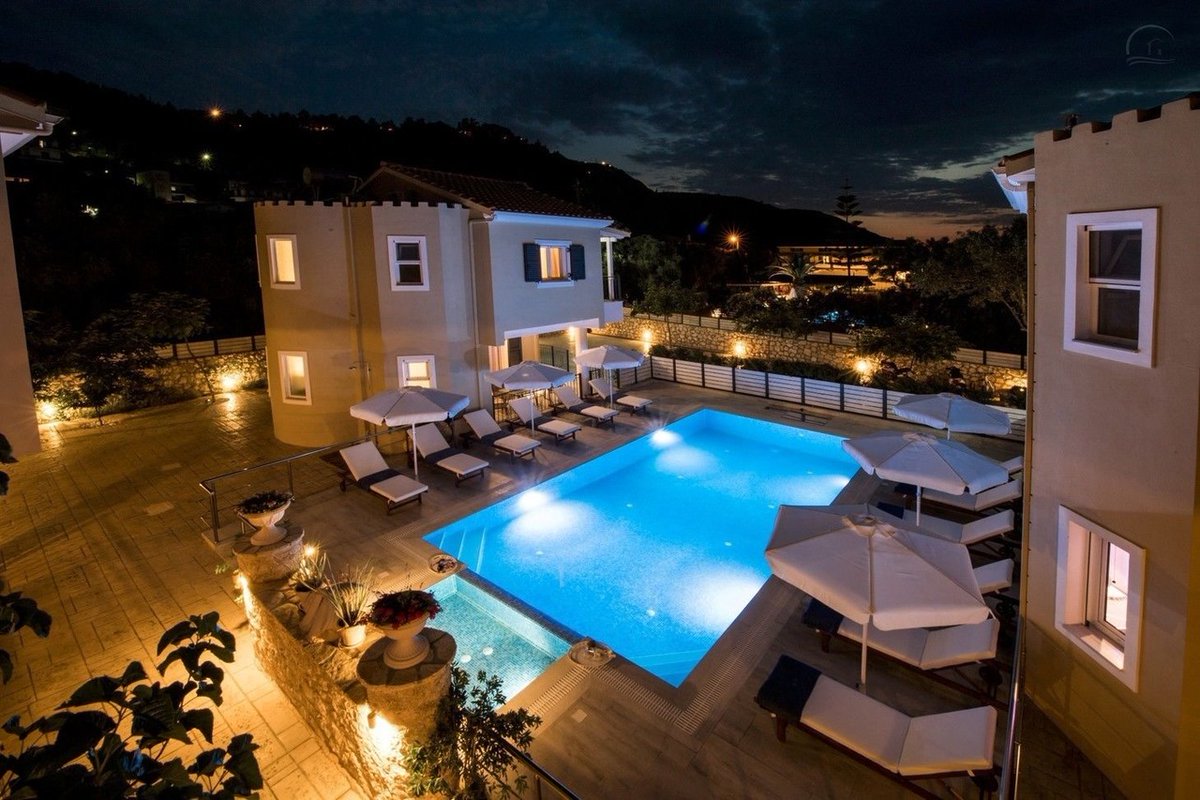 LefkadaHoliday's tweet photo. 💯 Four luxurious maisonettes with a large shared swimming pool, close to #Lefkada town and Agios Ioannis beach!

✨ An excellent choice for a comfortable stay, ideal for groups and families...

👉 Book your perfect holiday online at ----> https://t.co/VpfA6Mg4Vj <---- https://t.co/W2V7liaLD3