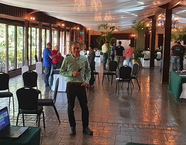 MetaExpansion's tweet photo. 🍀Buenos días🤗🤗🤗 felices de seguir acompañando  a los equipos de trabajo de nuestra empresa cliente. 🍀 🍀Hoy practicando y vivenciando la Comunicación en algunas de sus distintas etapas y los distintos factores que la componen. 🍀 🍀 Hoy con Espacios… https://t.co/OWmWhEYaqc https://t.co/aJ1WB55CRX