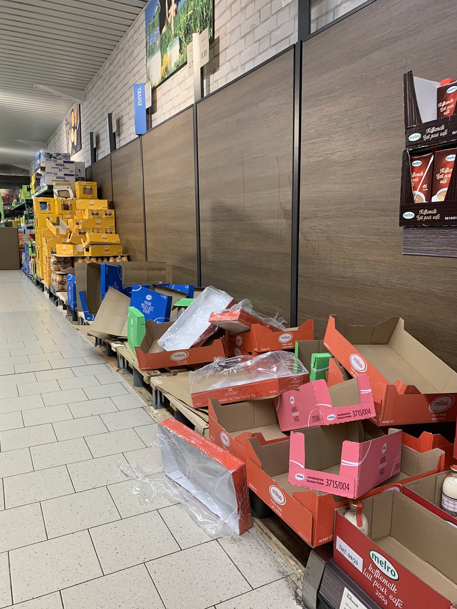 TinoJacobsPhoto's tweet photo. Hoe we allemaal voor elkaar zorgen... Bende hamsters!
#COVID19BE #Covid_19 https://t.co/XXp1WDHLDu