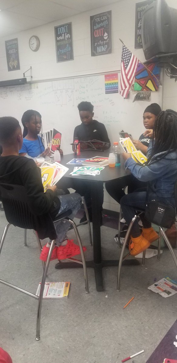 Susannahteacher's tweet image. Game time before lunch! #pifun #gohuntyourdreams @WestLionsFCPS