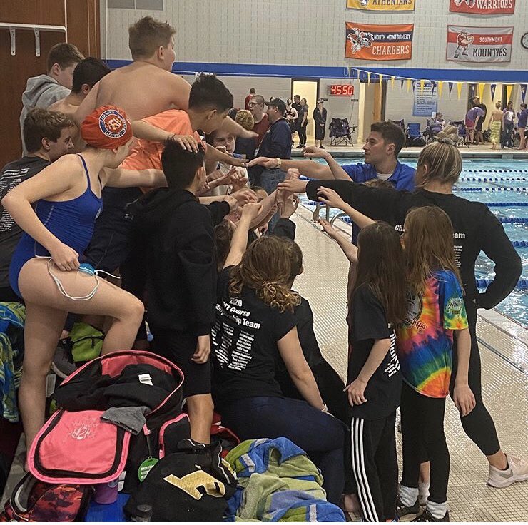 FISH_aquatics's tweet photo. Tonight from 6:15-8:15 at Jeff High School all groups are invited to participate in our final Short Course practice where we will be holding a mock meet! We hate that the season had to end early but there is no better day to do it than on Fish Friday!
#GoFish #OneTeam  #SC2020 https://t.co/xIqJfE9CQ1