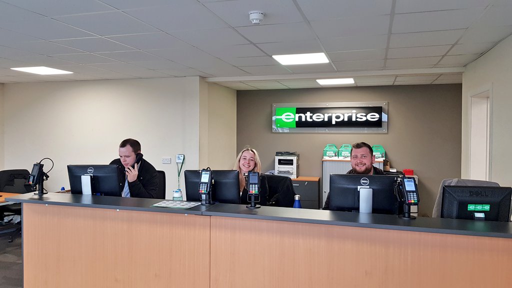 notmywok's tweet photo. Excellent day at U532. #setuptowin happy employees, happy customers, organised and clean branch. https://t.co/ifxIqhdAX7