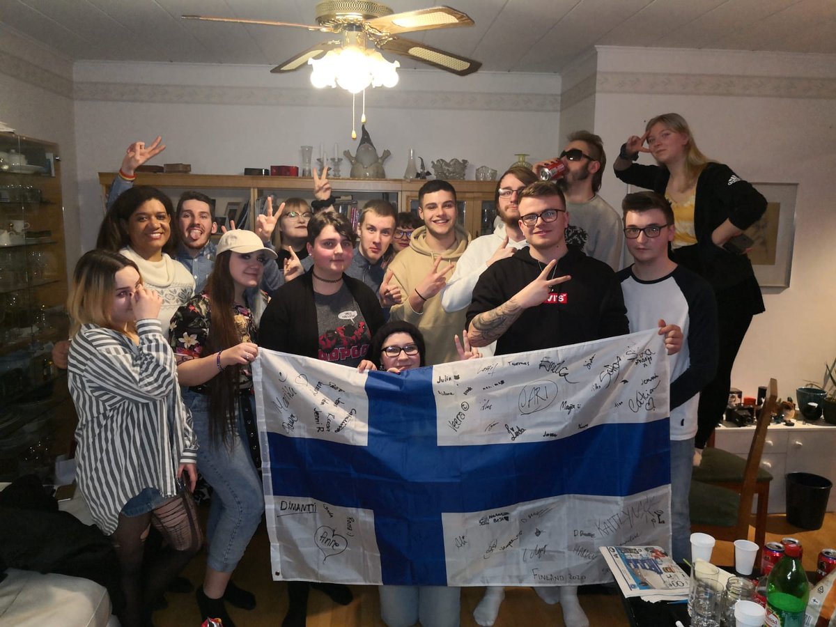 DefaultGif's tweet photo. 🇬🇧❤🇫🇮
@erasmusplusUK @gicreativearts https://t.co/tt3sydN7Tk