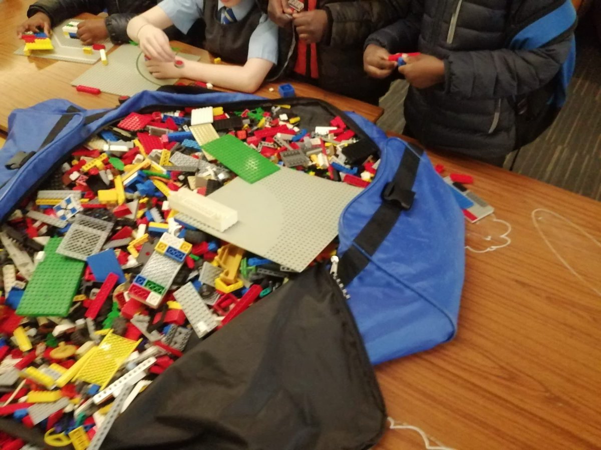 MovementPark813's tweet photo. Sometimes it’s the simple things that get us started in the day. For the kids at St Paul’s it’s Lego #developingcreativity #MP2020 @stpaulwhiteinch https://t.co/i3cnpJqSHL