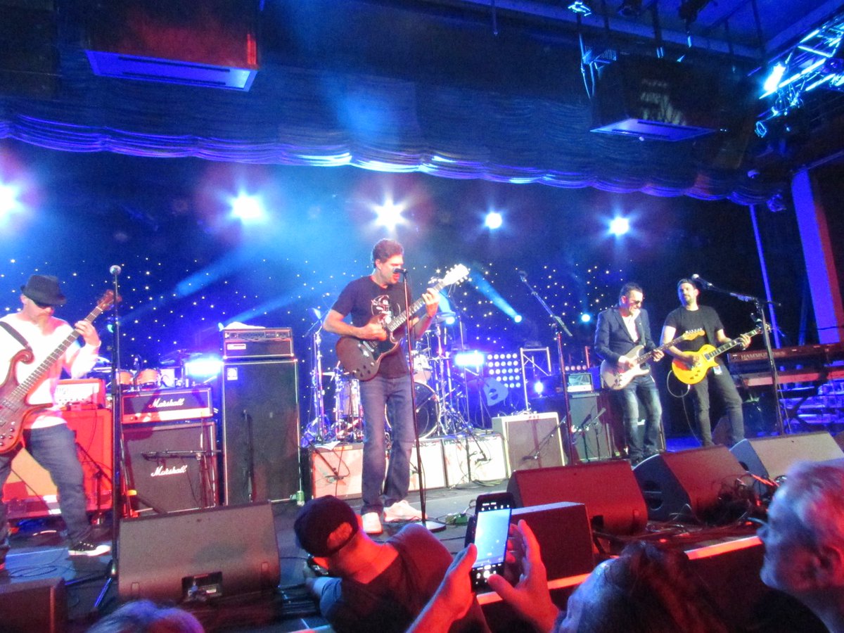 pyletribe's tweet photo. #rocklegendscruise2020 w/ @garyhoeyband #chrispyle #artimuspyle #craigboykin #joshchassner https://t.co/CUU68X9uo5
