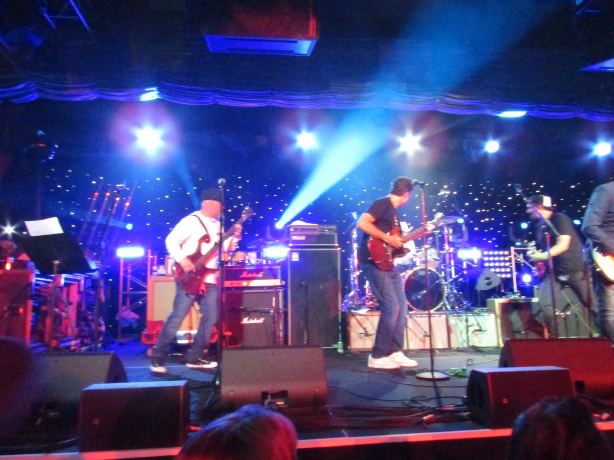 pyletribe's tweet photo. #rocklegendscruise2020 w/ @garyhoeyband #chrispyle #artimuspyle #craigboykin #joshchassner https://t.co/CUU68X9uo5