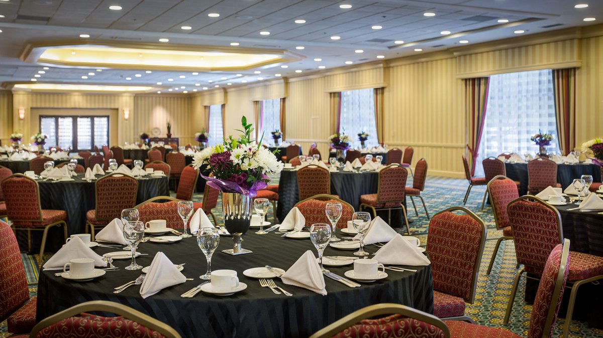 Explore 21 event rooms &amp; over 39k sqft of event space to help you host that perfect #houston meeting, conference or celebration! 🥂 #eventspace #houstonmarriott bit.ly/2Le51kc