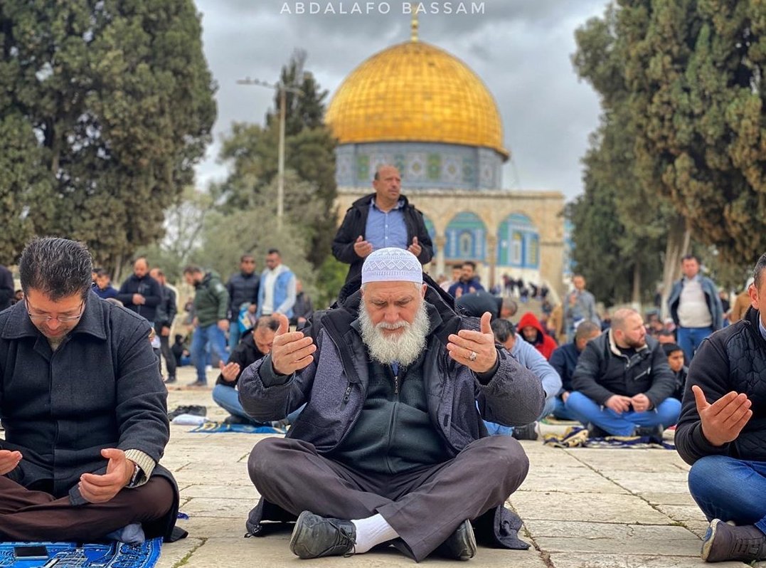 SecdedeBirOmur's tweet photo. Ey iman edenler! Eğer siz Allah'a yardım ederseniz (emrini tutar, dinini uygularsanız), O da size yardım eder ve ayaklarınızı sağlam bastırır.

Muhammed Sûresi 7.ayet https://t.co/yK6OD1j3ii