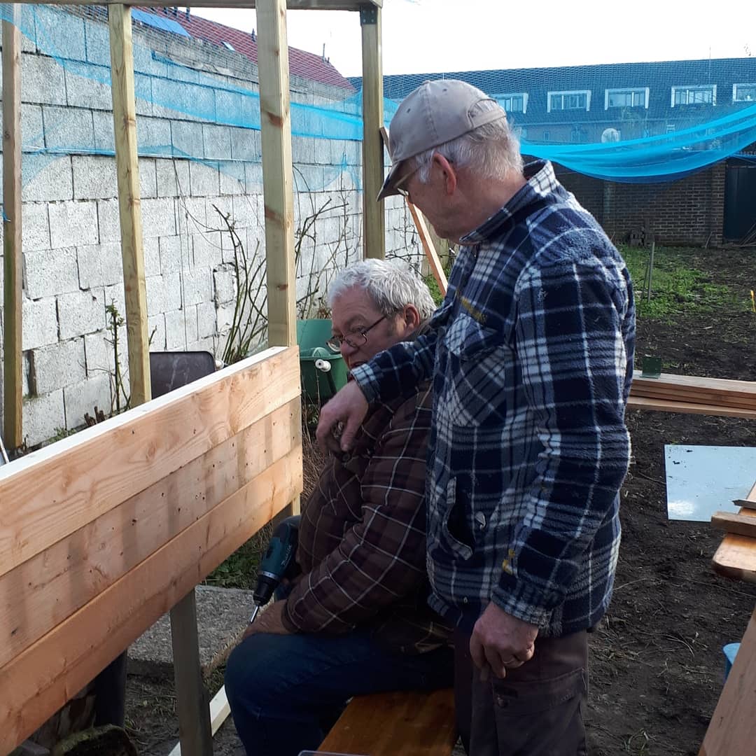 St_vrienden_S_H's tweet photo. Met onze vaste krachten het begin van het onderkomen in het Ecotuintje gemaakt. 🤗
Super 🤩🤩
#goededoel #nature  #ecotuin #ecologisch #homemade #helmond https://t.co/tLk2oK63Fj