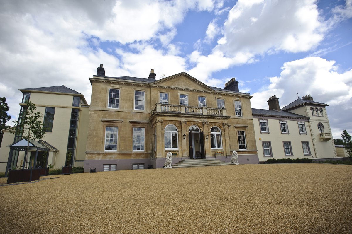 Still need plans for Mother's Day? 💐

Enjoy a lovely Sunday roast in Spring Grove House!

Book online - safarivenues.co.uk/events

#WorcestershireHour