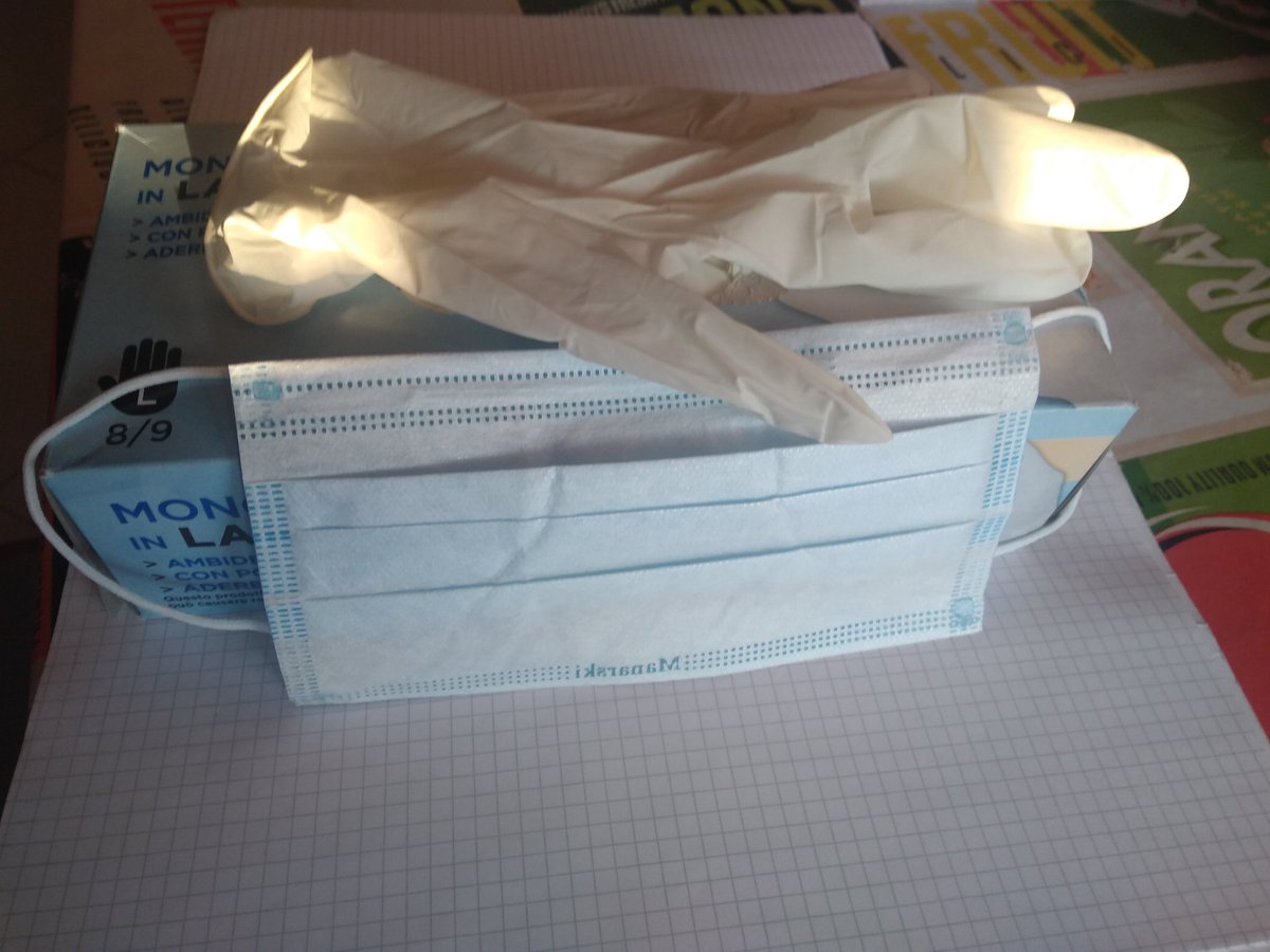 Umbe63's tweet photo. Uscite solo per necessità !!!
Esco per comprare quanto in foto e vedo famiglie passeggere e podisti che corrono ... perché non ci sono #controlli ? Perché una pattuglia che sia una, non ammonisce questi ignoranti ?
#coronavirus #forzedellordine  @ArmaCarabinieri #salute https://t.co/P1LN1KGO95