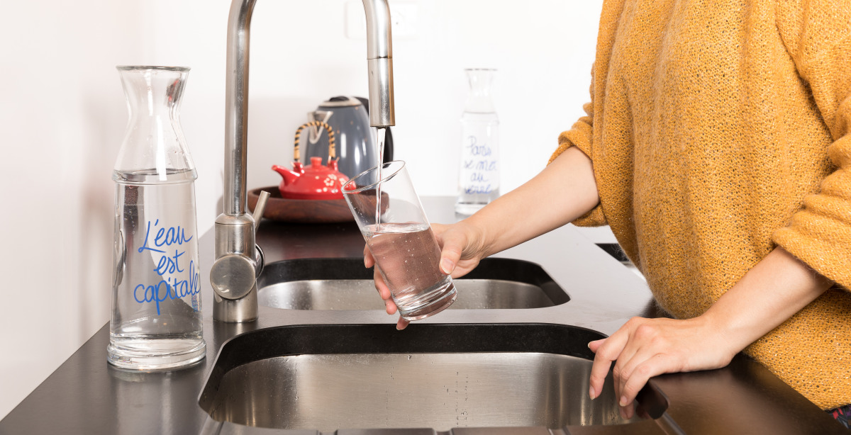 eaudeparis's tweet photo. #Coronavirus #COVID19 

L’eau du robinet peut être consommée en toute confiance, c’est même une arme contre le virus. 

Les équipes d’#EauDeParis sont mobilisées pour assurer la continuité du service public.

👉https://t.co/1FZdvNHzEa https://t.co/d4xzrKdzh0