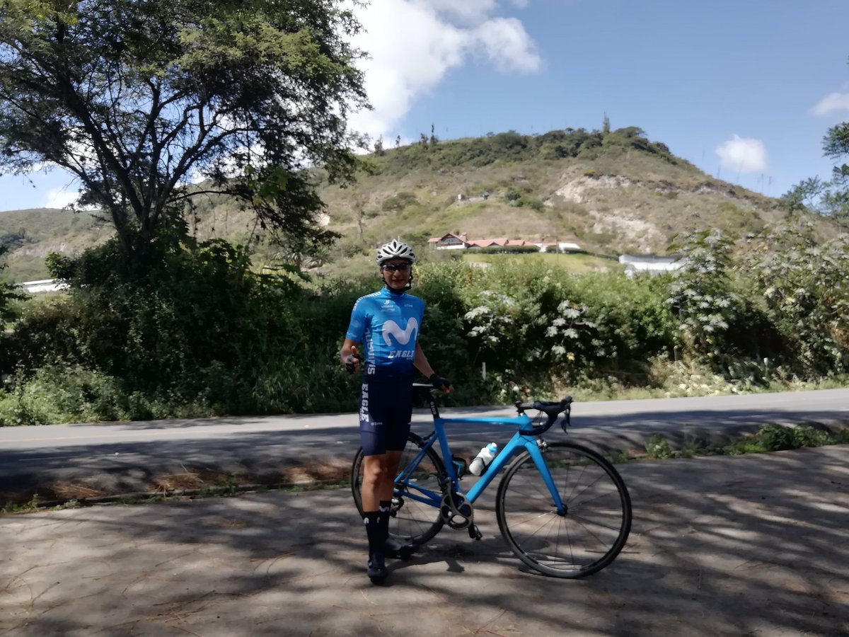 henryvelascoc's tweet photo. Se suspenden las carreras 🇪🇨 pero la salud es lo primordial hay que actuar de la mejor manera seguimos entrenando y esperar volver pronto a las carreras. 
#MovistarTeamEcuador #ShimanoRoad #ShimanoMTB #EAGLEteams #TimsEcuador 
@ShimanoEcuador @aguila_importaciones https://t.co/JsNtM2pgDp