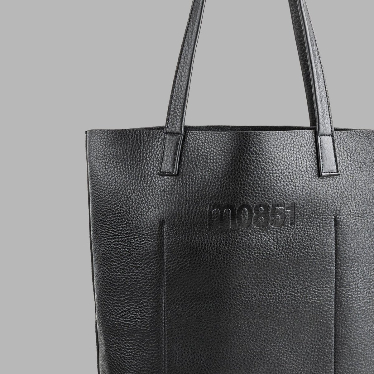 FAVORITE | Made for #modern living, our SH 10 Timeless Tote is effortlessly #elegant—a mix between #casual and #chic. ➰ Shop now: bit.ly/2Q6SN20