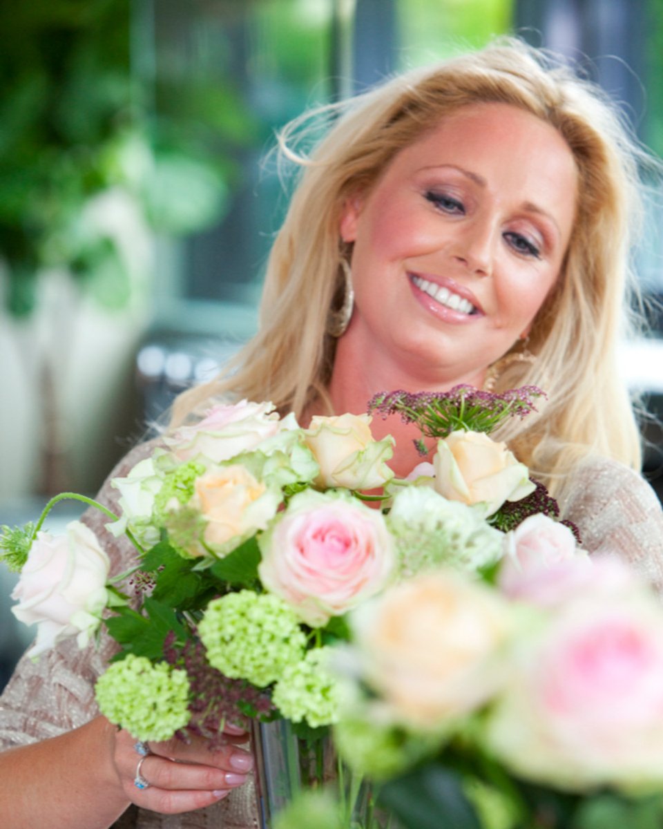 M O T H E R S D A Y
Mother's day in UK is getting closer! The day you can put your mother in the spotlight! Show how much you love your mother. 🤗💐

#mothersday #bergroses #roses