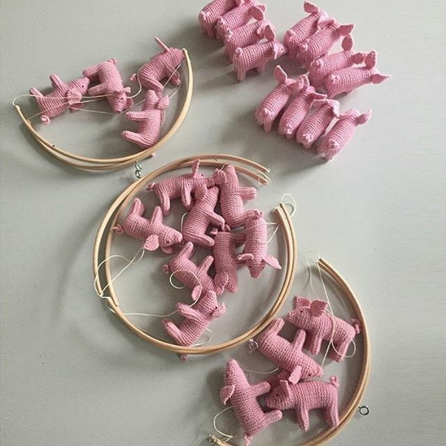 Oink oink! Can you count all the little pigs? 🐖🐖🐖🐖 handmade baby mobiles with animals by Etsy seller <a href="/utatata_/">うた</a> #etsy #babymobile #nurserydecor