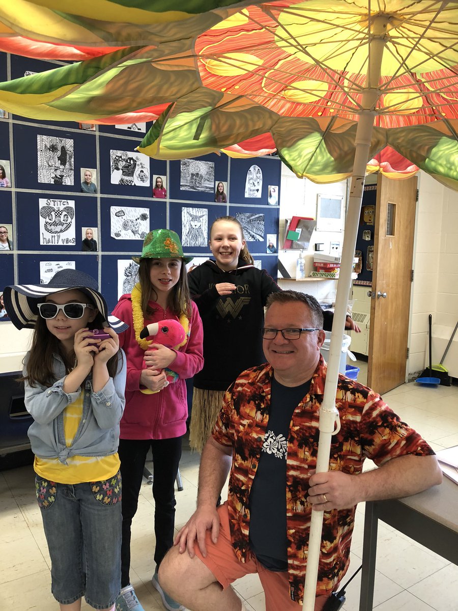 Millers_Class's tweet photo. Tacky tourist spirit day is in full swing at @MCKSmithBennett. #ThatsMSB https://t.co/n9qsEuLrN4