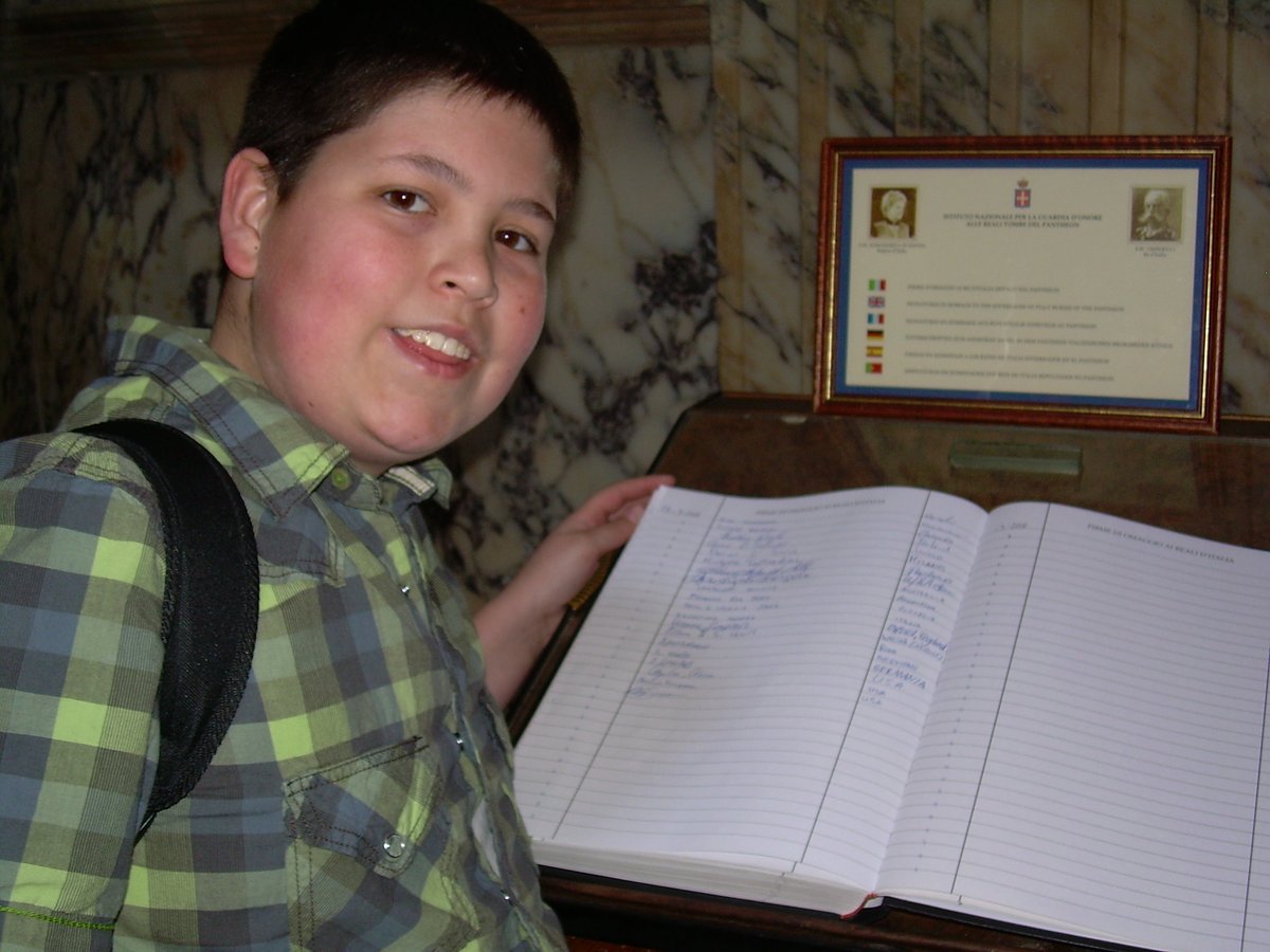 AM_STAIR_DESIGN's tweet photo. @RooSimpson looking rather scholarly...even back then! https://t.co/M9sfPTFhdt