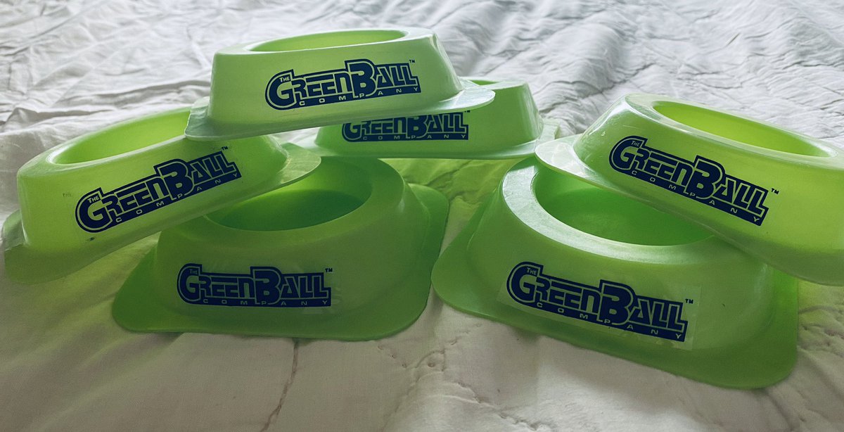 GaelicGKCOACH's tweet photo. We mightn’t be allowed to collectively train together but we can still practice on our own, thanks again to Gary @TheGreenBall1 for the T’s, only the best use these, give @TheGreenBall1 a shout to get yours #ping #GAA🙌🏼 https://t.co/DSJbtqBaTr