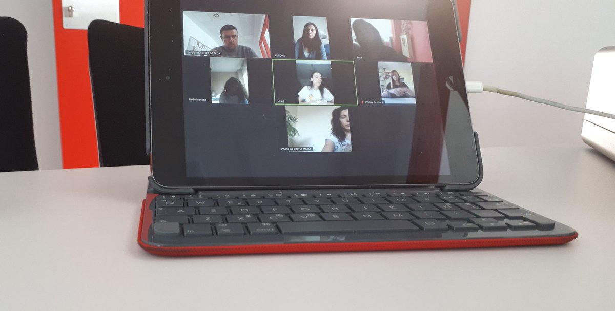 Desde el próximo lunes todo el centro tendrá teletrabajo. Cualquier duda, diríjanse a nosotros a través del correo electrónico oficial del centro.
@💻

Los docentes seguimos trabajando.
🏢👩‍🏫👨🏼‍🏫...👩‍💻👨‍💻🏡

#YoMeQuedoEnCasa #SentidoComun
#Educación 
#Leganés 
#ComunidadDeMadrid